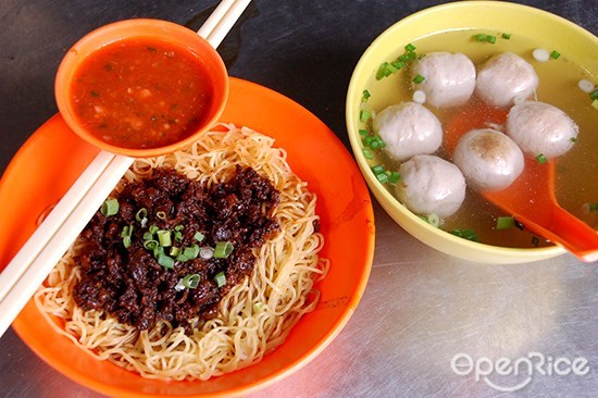 OpenRice Malaysia, Jalan Alor, Tengkat Tong Shin, Meng Kee Char Siew, barbecued chicken wing, Wong Ah Wah, fish ball noodle, Uncle Lim, pan mee, Gou Lou, fish head noodle, Charn Kee, drunken chicken noodle, sister, Ngau Kee, beef noodle, crispy fried egg, Restoran Muar