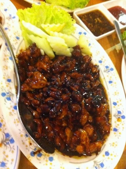 吃起来,反正不像鸡肉,比较想鱼肉。